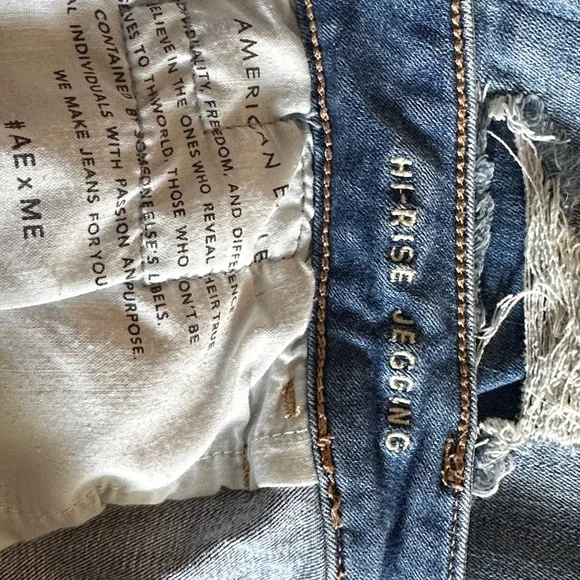 American Eagle Outfitters Woman’s distressed Light Blue Skinny Jeans size 16R - Picture 4 of 7